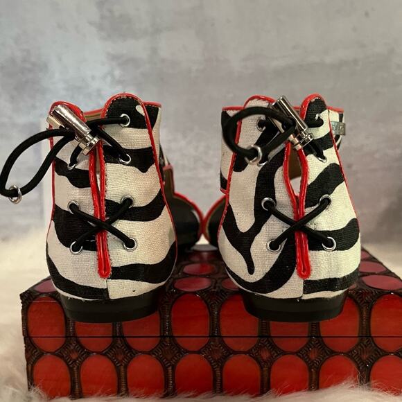 NEW Calvin Klein Searra 2 Fabric and Leather Striped Toggle Sandals Size 5 NWOT - Picture 2 of 15